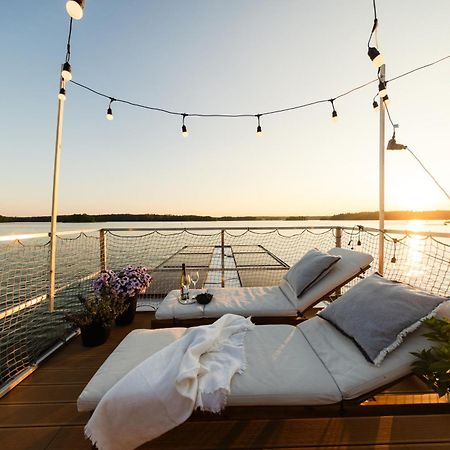 Domek Na Wodzie - Houseboat -Sauna, Taras Na Dachu, Dwie Sypialnie Mikolajki Bagian luar foto