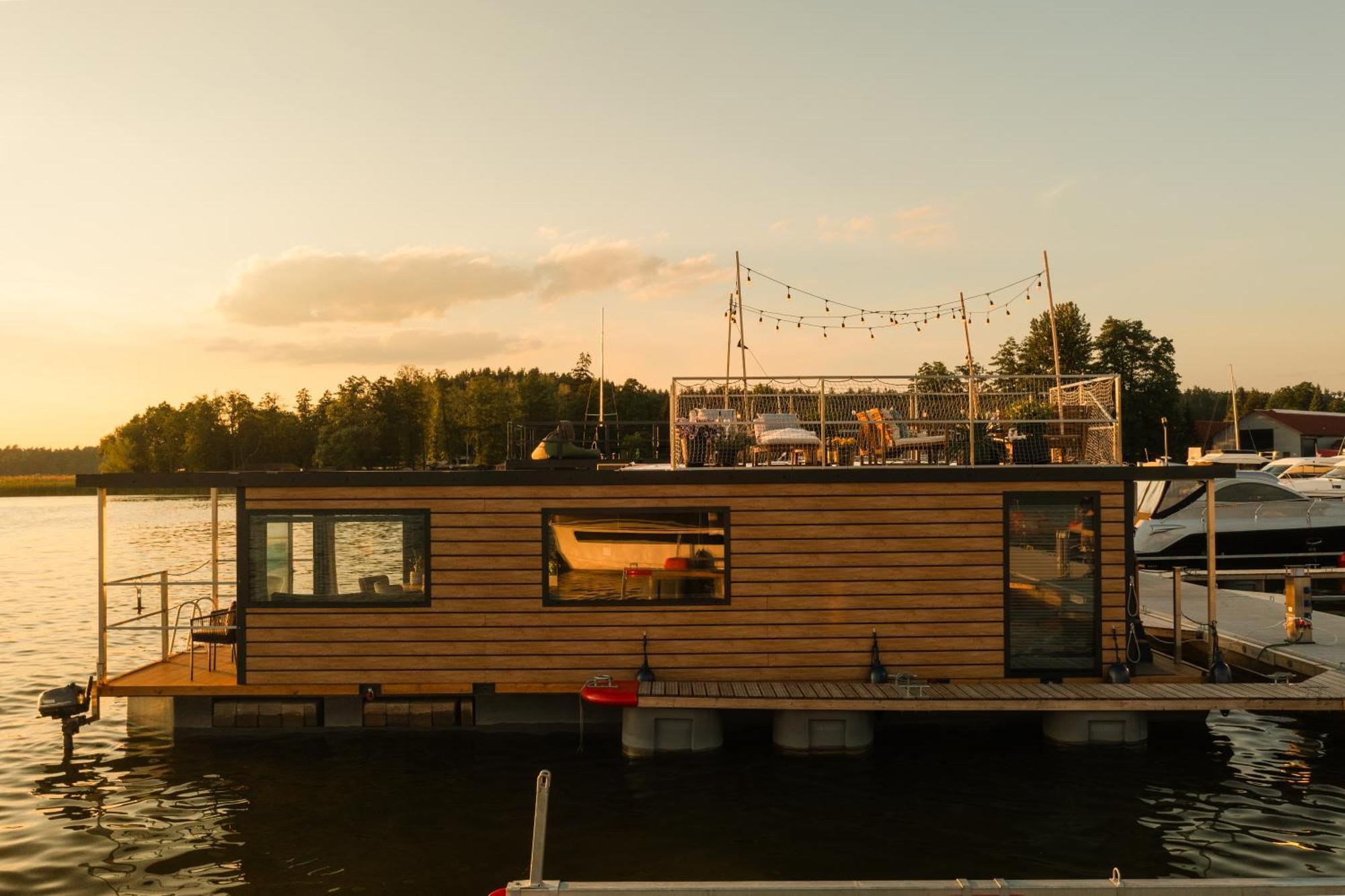 Domek Na Wodzie - Houseboat -Sauna, Taras Na Dachu, Dwie Sypialnie Mikolajki Bagian luar foto