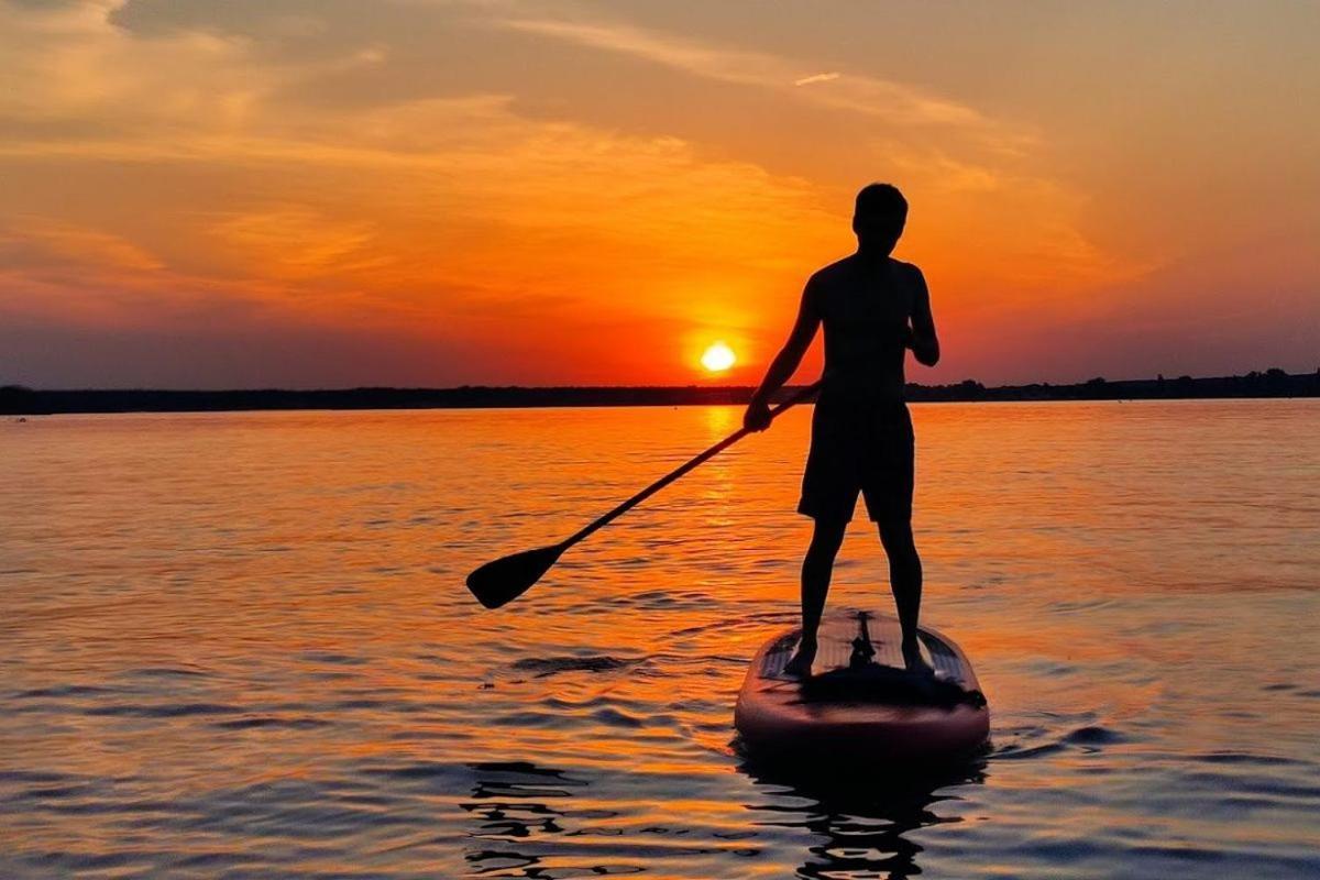 Domek Na Wodzie - Houseboat -Sauna, Taras Na Dachu, Dwie Sypialnie Mikolajki Bagian luar foto